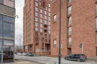 Trafford Garden Stays  with Free Car Park