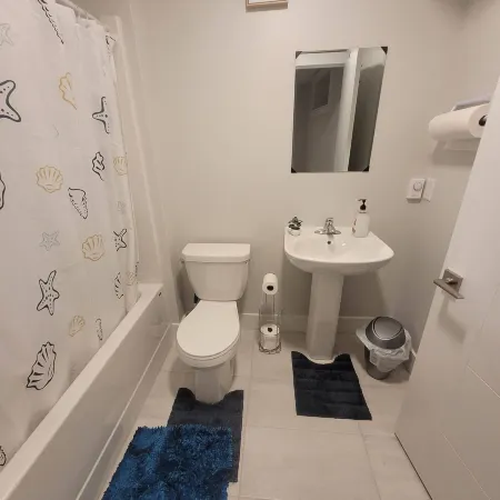 Cozy Newly Built Room