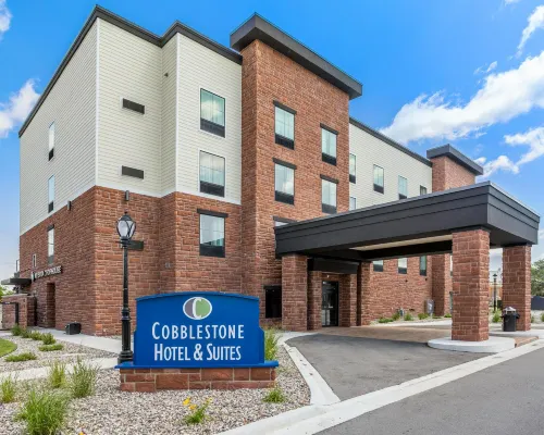 Cobblestone Hotel & Suites - de Pere Green Bay Hotels in De Pere