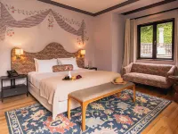 Aubrey Hotel Boutique Hotels near Bellavista