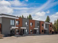 Ramada by Wyndham Laval โรงแรมในลาวาล