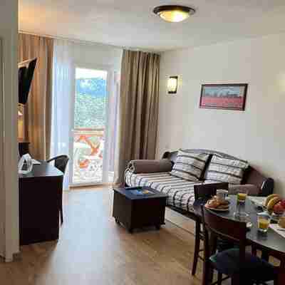 Mountain-view 6-persons Apartment Rooms