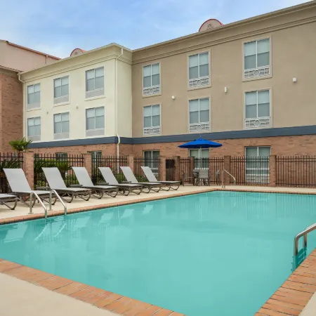 Holiday Inn Express & Suites Alexandria