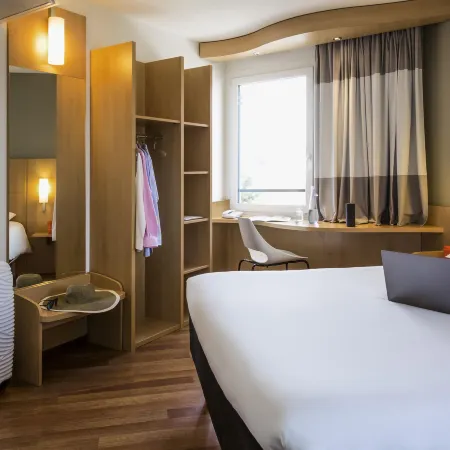 Ibis Lausanne Crissier Отели рядом с достопримечательностью «Пляж Види»