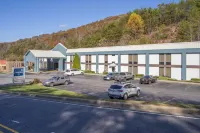 Clarion Point Cherokee - Parking