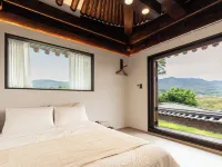 Gyeongju Hwarangroo Hotels near Baedong Standing Stone Buddhas