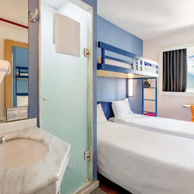 ibis budget Curitiba Centro Hotels near Cristal Palace