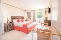 Worthing Court Apartment Hotel - Pools