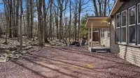 Estates Drive by Avantstay Pocono Cabin + Deck + Firepit Near Big Boulder & Jack Frost - Country Houses