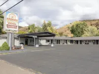 Oregon Trail Inn and Suites Hotels in Lakeview