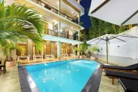 Luminara Sky Lounge with Pool Near Ahangama Beach - parking