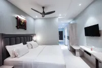 Hotel Lee Garden Near to Blue Flag Beach 500 Mtrs - balcón