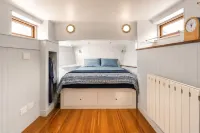 Historic Dutch Barge | Private Sun Deck | St Katharine Docks, Tower Bridge - House Boats
