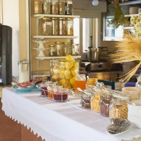 Golden Bay Apartments-Garden Haven