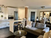 Private 1 bdrm suite with living room and kitchen - 4-Star