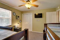 Spacious Family Home Near Lake of the Ozarks! - spa