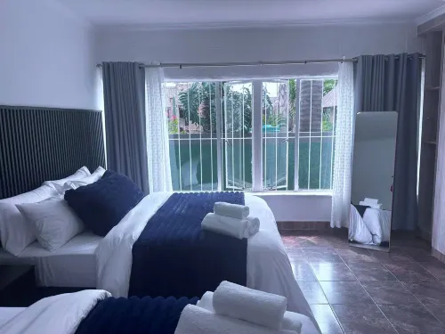 Charming Private Apartment in Roodepoort with Garden & Pool - 2 ดาว
