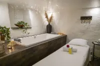 Treetop Spa Hangout & Hotel - Spa