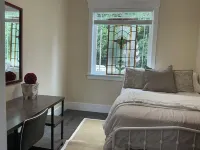 Coastal Retreat Across From Puget Sound Sleeps 2-4. High Speed Internet. - Boutique