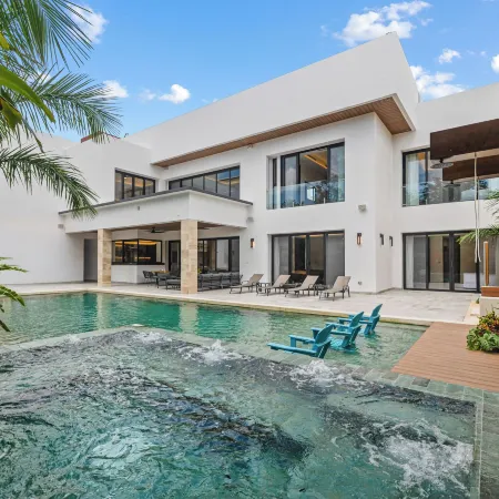 Luxury Villa w/ Pier and Beach, Resort Amenities