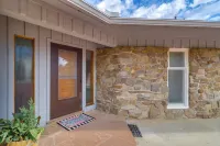 Mid-century Home on Canyon-edge With Stellar Views - Wifi