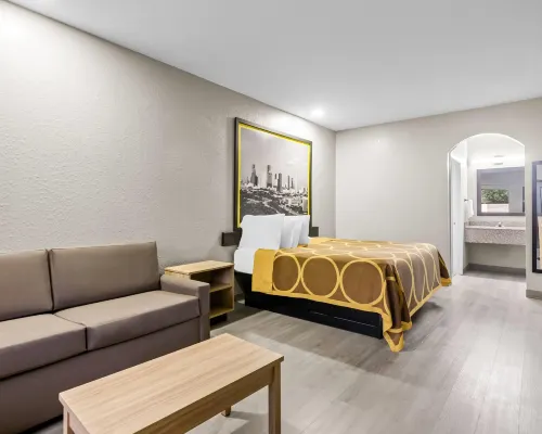Super 8 by Wyndham Houston/Brookhollow NW カーバック・ブルーイング周辺のホテル