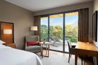 Sheraton Lake Como Hotel - Mountain view