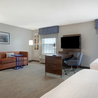 هامبتون إن أند سويتس يونكرز Hotels near مَحطِة شارِع 191