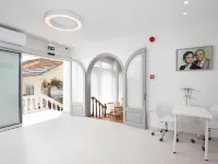 Bella Vista Beach Hotel Các khách sạn gần Bãi biển Messonghi