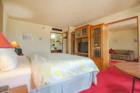 HomeTown Inn by OYO - Liberal, KS - parking