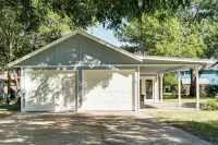 Bring Your BoatGranbury on the Lake' w/ Deck - Pools