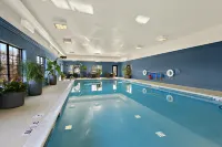Hampton Inn & Suites Petoskey - piscina