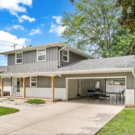 Prime Spot Fully Renovated Near Lambeau Titletown