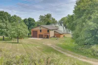 Waterfront Pelican Lake House w/ Dock - 2 estrellas