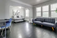 Work & Explore! Apt 6 Mi to Dtwn Detroit - 2-Star
