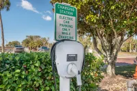 Quality Inn & Suites Palatka Riverfront - parking
