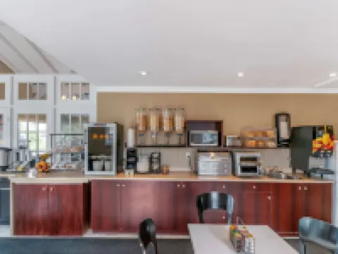 Econo Lodge Hotels in Brossard