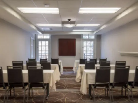 ホームウッド スイーツ バイ ヒルトン ローリー / ケーリー ケーリーのホテル