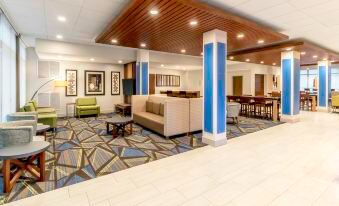 Holiday Inn Express & Suites Milwaukee – West Allis