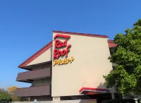 Red Roof PLUS+ Chicago - Hoffman Estates Hotels in Hoffman Estates