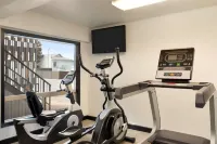 Days Inn by Wyndham Bend - Gym