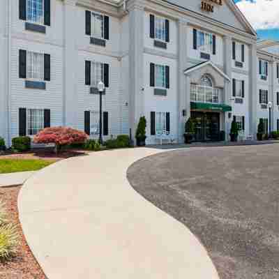 Comfort Inn & Suites Hotel Exterior