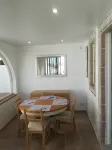 2 Bedroom Newly Renovated Bungalow Close to Bars & Restaurants
