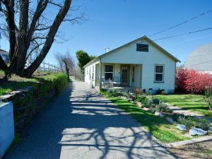 Cozy Main Street Cottage