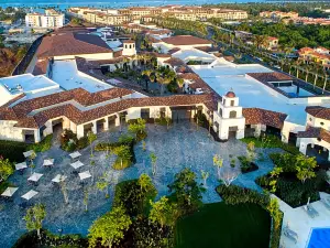 Unique Club at Lopesan Costa Bávaro Resort