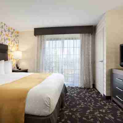 Embassy Suites by Hilton Napa Valley Rooms