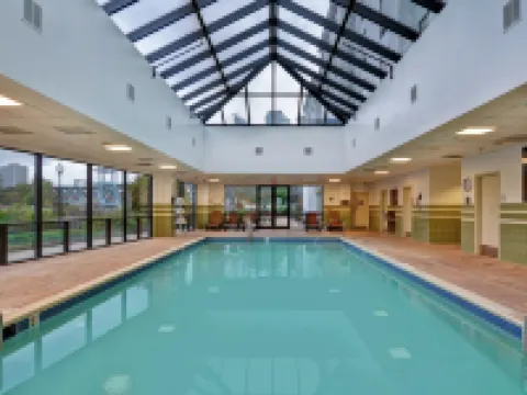 ハンプトン イン & スイーツ ニューアーク ハリソン リバーウォーク ハリソンのホテル