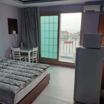 Buan (Byeonsanbando) Badaga Boineun Pension Отели рядом с достопримечательностью «Аквапарк Byeonsan Aqua World»