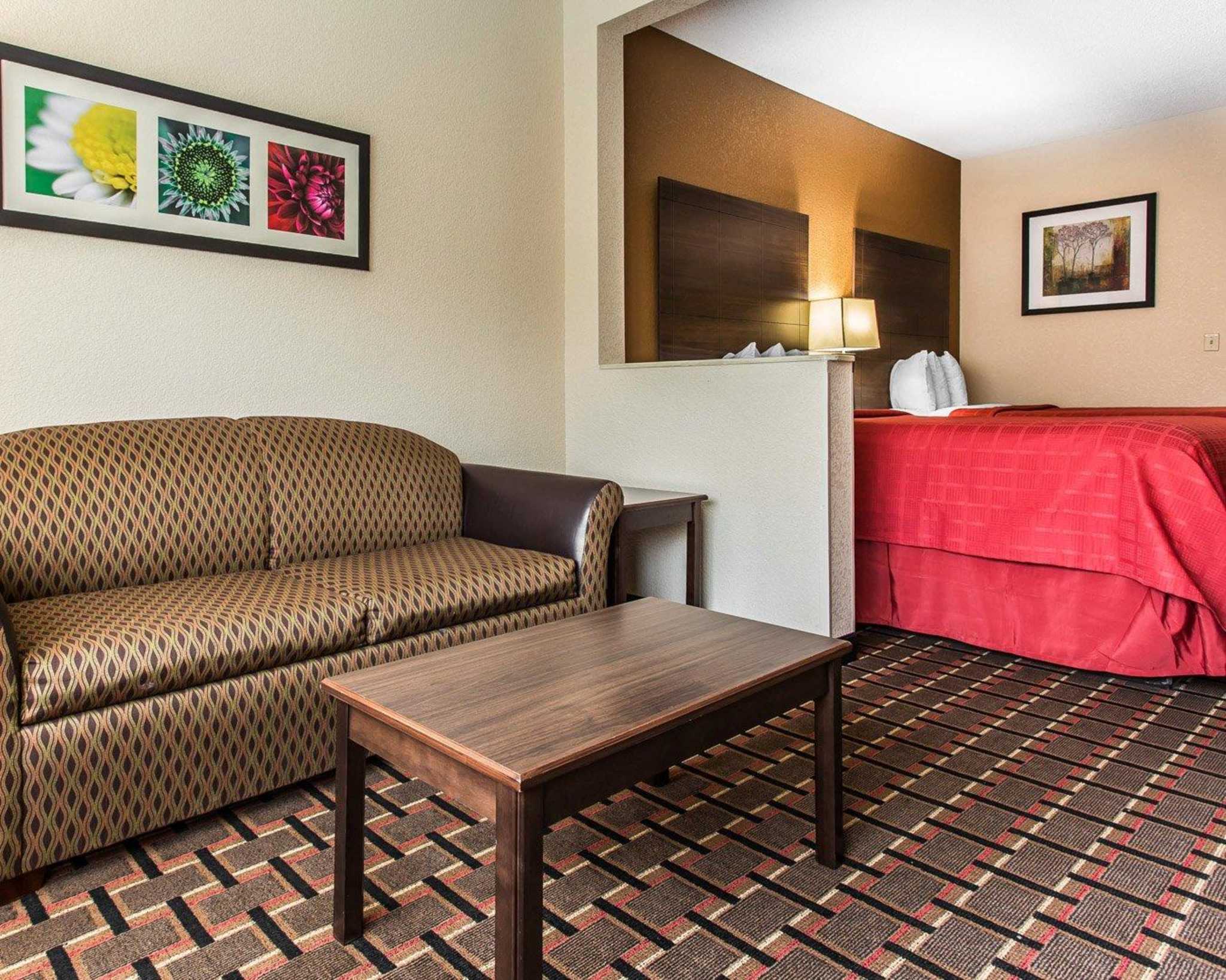 Quality Suites Convention Center - Hickory