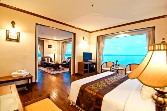 참파삭 그랜드 호텔